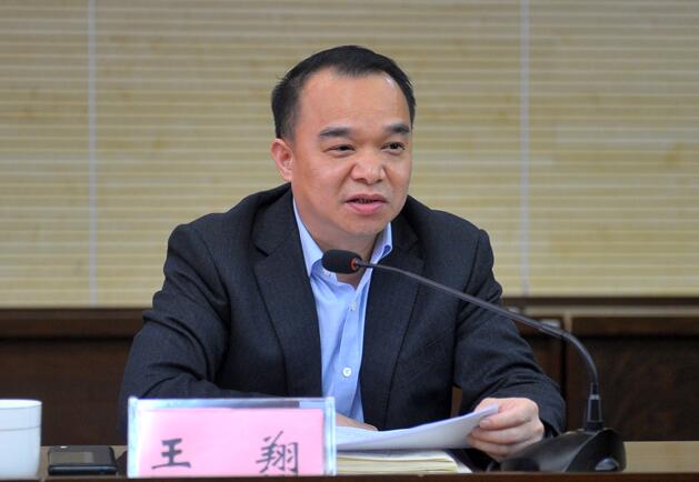 王翔簡歷：百色市右江區(qū)委書記王翔，曾任百色市發(fā)改委主任、工信局長、安監(jiān)局長、百礦集團總裁