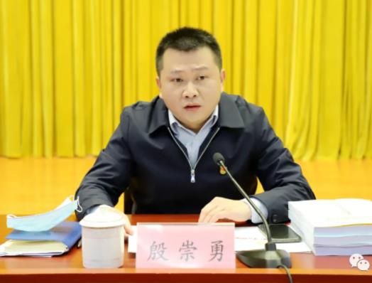 殷崇勇簡歷：貴港市港南區(qū)委副書記、區(qū)長殷崇勇，曾任貴港市委網(wǎng)信辦主任、宣傳部副部長，覃塘區(qū)委常委、副區(qū)長